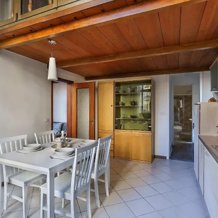 Santa Maria Novella Bright And Modern Apartment-3